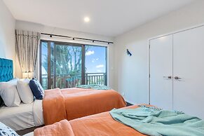Spectacular Hilltop Retreat near Piha