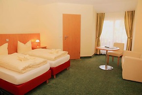 Strandhotel & Restaurant Mirow