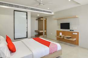 OYO Flagship 19307 Hotel Season Choice