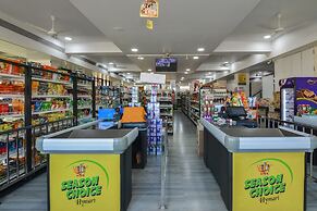 OYO Flagship 19307 Hotel Season Choice