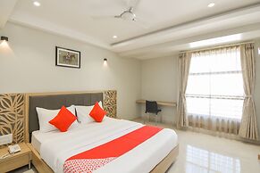 OYO Flagship 19307 Hotel Season Choice