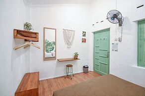 Snooze Guesthouse Yogyakarta - Hostel