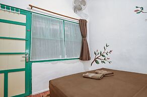 Snooze Guesthouse Yogyakarta - Hostel