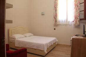 Breeze Flora Hotel