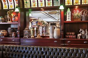 Le Chateau Lambousa Hotel