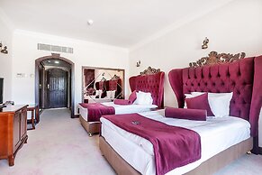 Le Chateau Lambousa Hotel