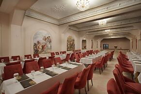 Le Chateau Lambousa Hotel