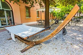 Student's Hostel Estense