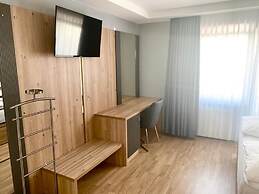 Louis Hotels