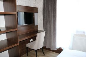 Louis Hotels