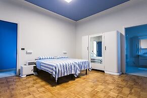 Boulevard 900 - Comfort and Style - Entire Structure 12 Beds