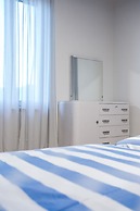 Boulevard 900 - Comfort and Style - Entire Structure 12 Beds