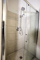Boulevard 900 - Comfort and Style - Entire Structure 12 Beds