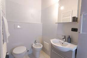 Boulevard 900 - Comfort and Style - Entire Structure 12 Beds