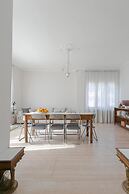 Boulevard 900 - Comfort and Style - Entire Structure 12 Beds