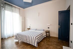 Boulevard 900 - Comfort and Style - Entire Structure 12 Beds