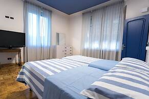 Boulevard 900 - Comfort and Style - Entire Structure 12 Beds