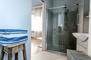 Boulevard 900 - Comfort and Style - Entire Structure 12 Beds
