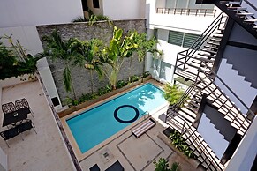 Stylish 2BR a few steps to the beach with pools by Happy Address