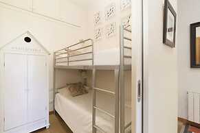 Akira Flats Roger de Flor Chic apartment