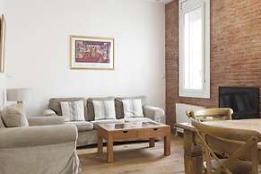 Akira Flats Roger de Flor Chic apartment