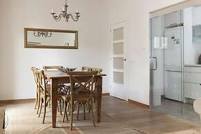 Akira Flats Roger de Flor Chic apartment