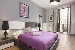 Akira Flats Roger de Flor Chic apartment