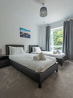 Spacious Modern Apartment