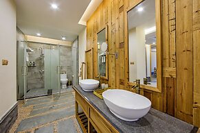 Wuyishan Old Street Hill Lodge