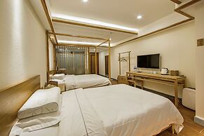 Wuyishan Old Street Hill Lodge