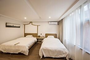 Wuyishan Old Street Hill Lodge