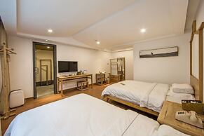 Wuyishan Old Street Hill Lodge