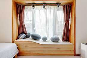 Welcome Home Courtyard - White Boutique