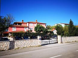 Apartment & Rooms Graciela