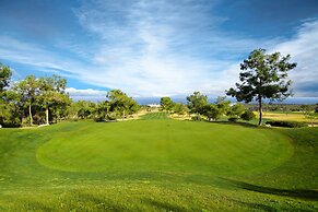 Korineum Golf & Beach Resort