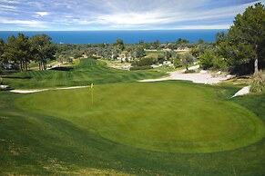 Korineum Golf & Beach Resort