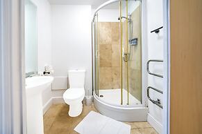 GO2 Gloucester Hotel by OYO
