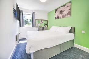 GO2 Gloucester Hotel by OYO