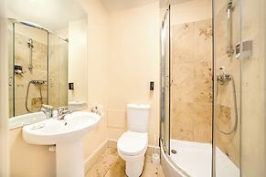 GO2 Gloucester Hotel by OYO