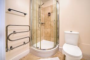 GO2 Gloucester Hotel by OYO