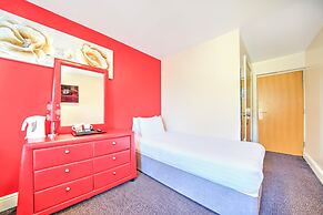 GO2 Gloucester Hotel by OYO