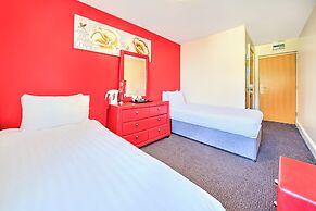GO2 Gloucester Hotel by OYO
