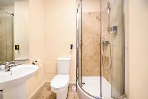 GO2 Gloucester Hotel by OYO