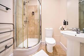 GO2 Gloucester Hotel by OYO