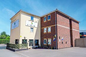 GO2 Gloucester Hotel by OYO