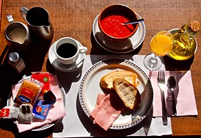 Hostel El Lago Caceres