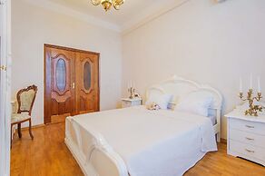 GM Apartment Nikitsky Boulevard