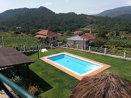 Casas Rurales A Chairiña Y A Revolta