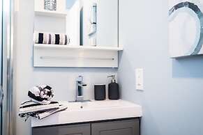 Chic & Central 3-bedroom in Little Italy