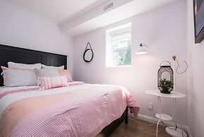 Chic & Central 3-bedroom in Little Italy